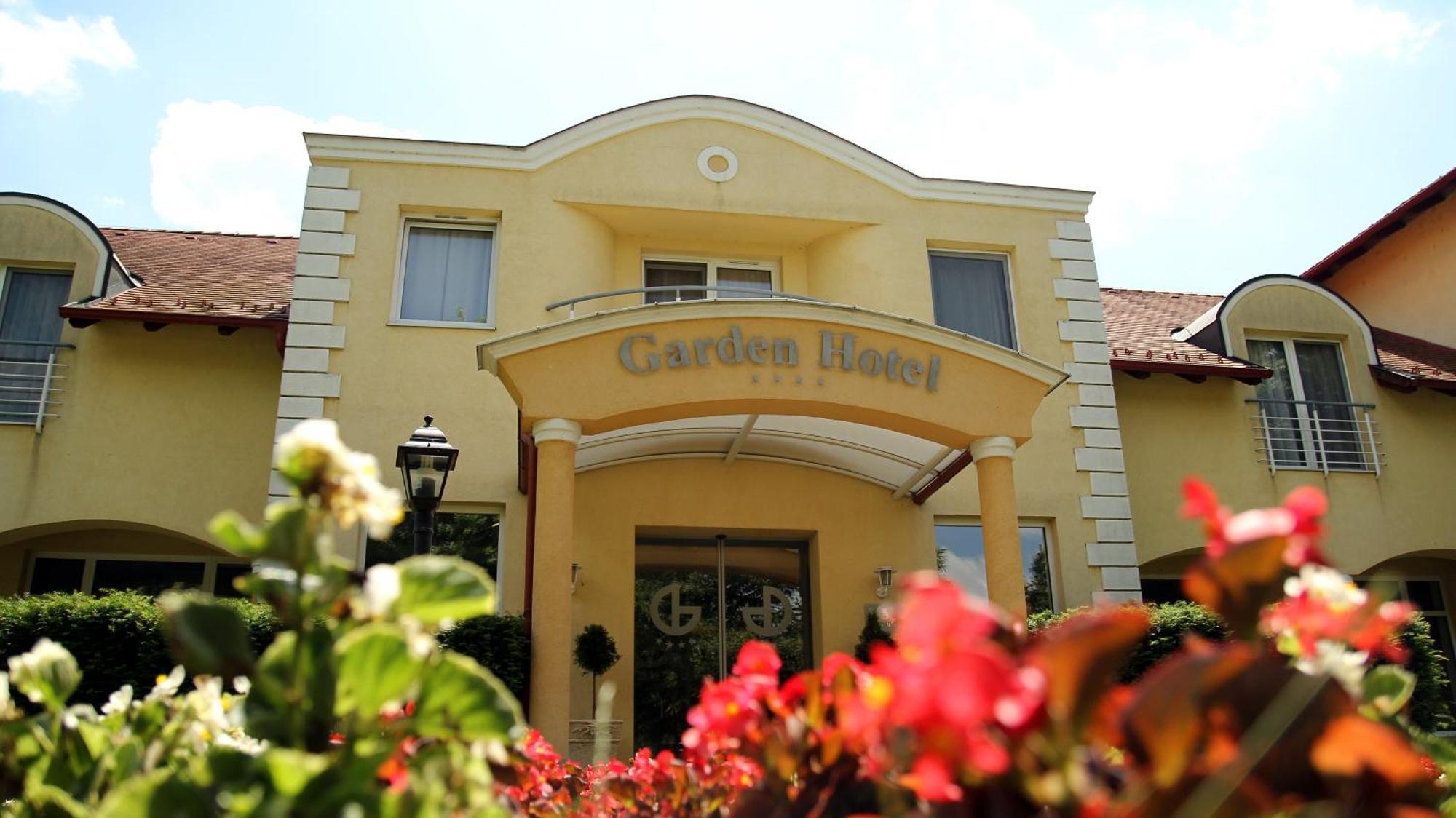 Garden Hotel Wellness Es Konferencia Сольнок Екстер'єр фото