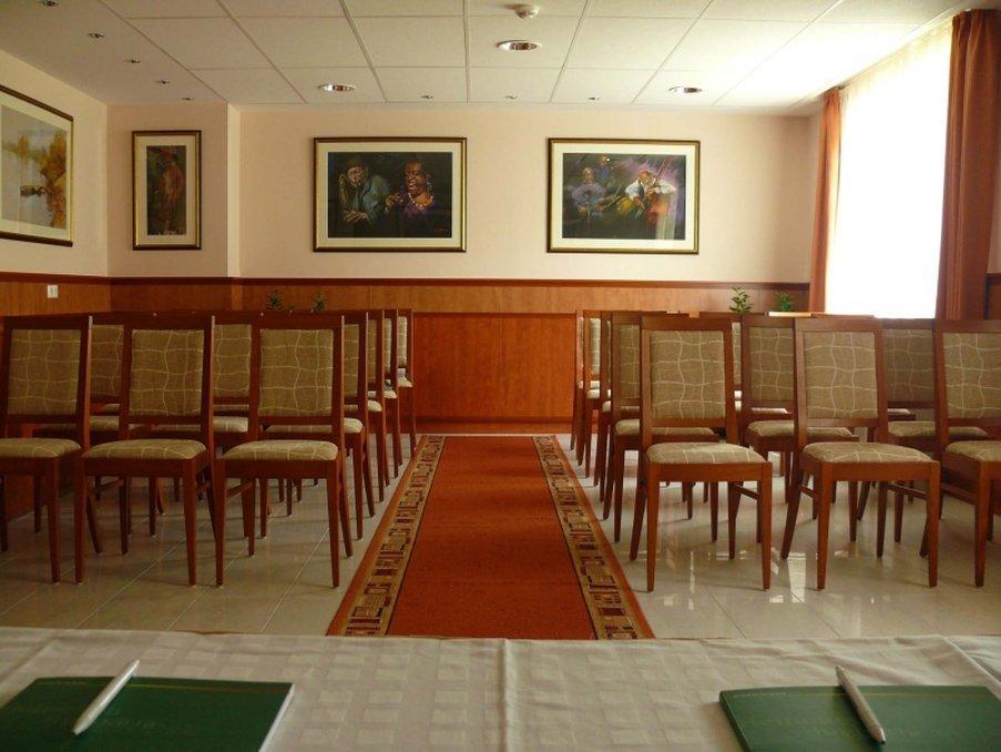 Garden Hotel Wellness Es Konferencia Сольнок Зручності фото