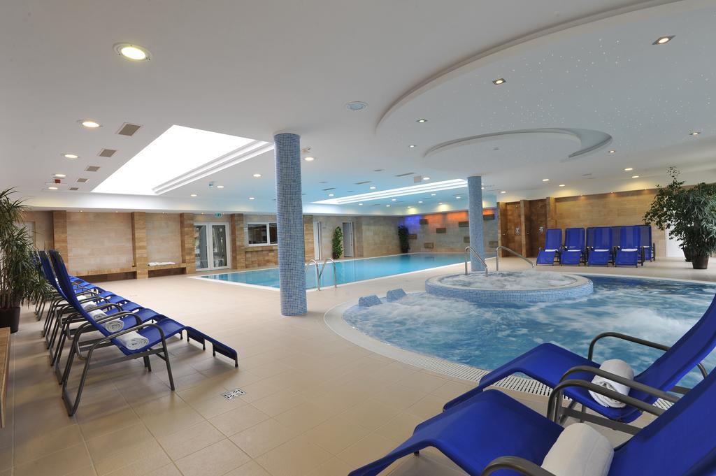 Garden Hotel Wellness Es Konferencia Сольнок Екстер'єр фото
